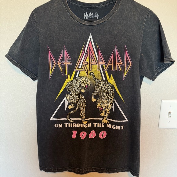 Def Leppard Other - Def Leppard On Through The Night Graphic Tee